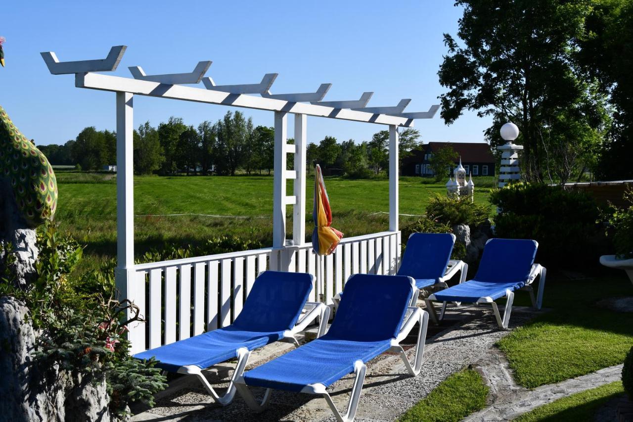 Garni Hotel-Pension Holum Neuharlingersiel Exterior photo